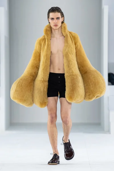 Look 44